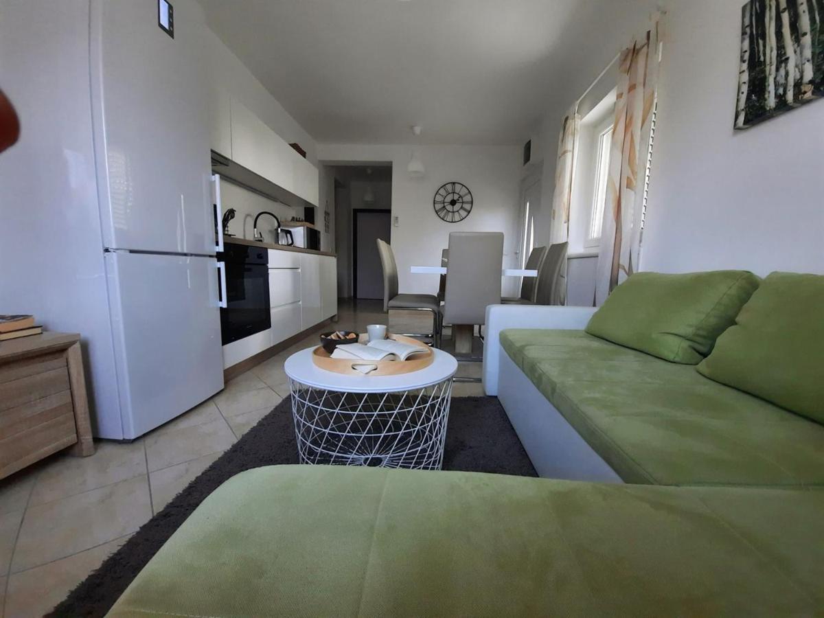 Apartments Adrijana Малинська Екстер'єр фото